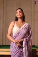 Lavender Purple Pure Mull Cotton Less Border Hand Painted Saree - Image 3