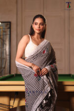 Black Pure Mull Cotton Less Border Hand Painted Saree - Image 2