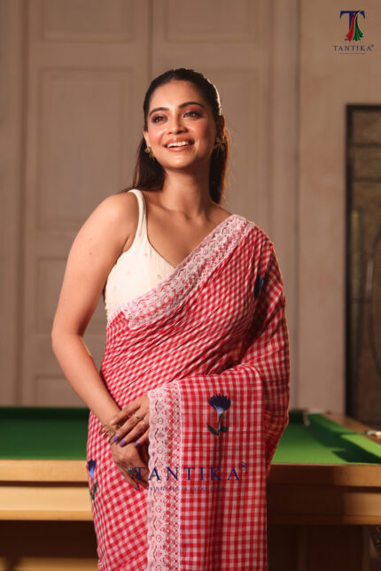 Red Pure Mull Cotton Less Border Hand Painted Saree alternate view